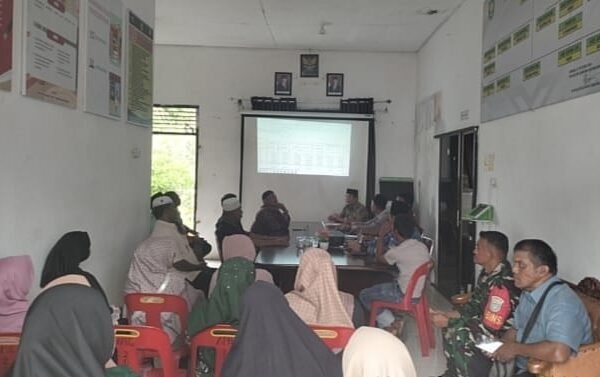 Babinsa Koramil 02/Sukakarya Hadiri Rapat Bersama Guru Pengajian di Gampong Krueng Raya