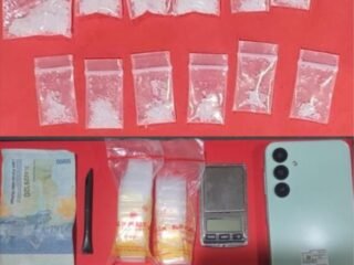 [10/4 22.40] Gatot Simp: Satresnarkoba Tanjung Perak Ringkus Pengedar Sabu, Sebut Barang Milik Ayah yang Kini DPO