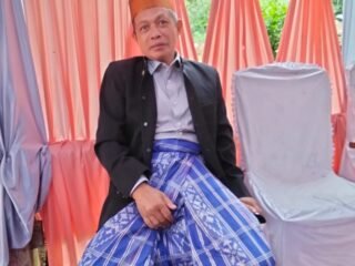 Pensiun dari Guru SMP, H. Armas, S.Pd.,M.Pd. Pilih Mengabdi Lewat Kebun dan Memakmurkan Masjid*