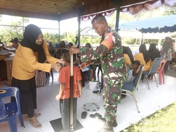 Babinsa Koramil 01/Sukajaya Hadir di Posyandu, Pelayanan Kesehatan Warga Makin Optimal