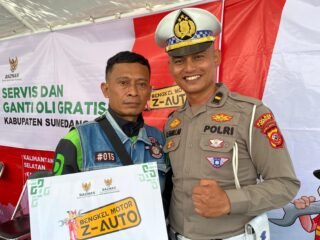 Sinergi Baznas Pusat dan Sumedang Salurkan Bantuan Oli Gratis serta Sembako bagi 300 Driver Ojol.
