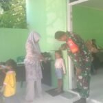 Dampingi Posyandu, Babinsa Ujong Kareung Dorong Balita Sehat dan Bebas Gizi Buruk