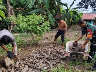 Babinsa Iboih Ikut Kerja, Pembangunan Rumah Warganya Jadi Lebih Cepat