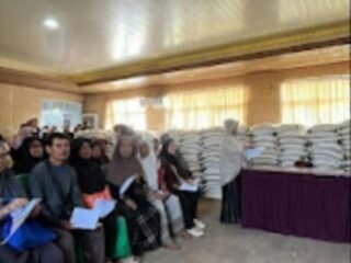 Bantu Ringankan Beban Ekonomi, 1.433 Keluarga di Sundawenang Sukabumi Terima Bantuan Pangan