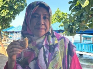 Lepas Penuh Kehangatan, Dinkes Sulsel Gelar Perpisahan Purna Bakti Hj. Rahmawati di Pantai*