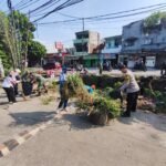 Sinergi Jaga Kebersihan Lingkungan, Polsek Bekasi Barat Gelar Aksi K3 di Rawa Pasung