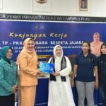DUKUNG KEMANDIRIAN WARGA BINAAN, KETUA TP PKK KABUPATEN BATU BARA SERAHKAN ALAT TENUN DI LAPAS LABUHAN RUKU