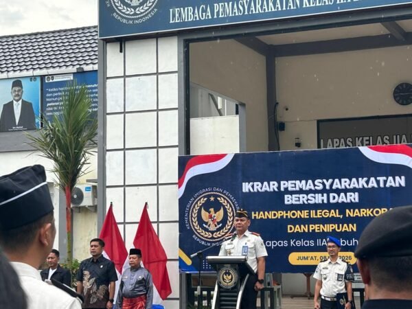TEGASKAN KOMITMEN BERSIH DARI NARKOBA, HANDPHONE ILEGAL DAN PENIPUAN ONLINE, LAPAS LABUHAN RUKU LAKSANAKAN IKRAR PEMASYARAKATAN