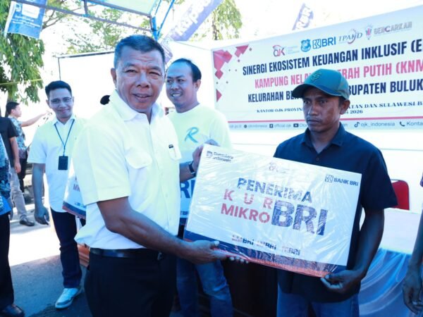 Dorong Ekonomi Biru .Bupati Andi Muchtar Resmikan Keuangan Inklusif Di Kampung Nelayang Bentrnge 