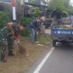 Babinsa Ie Meulee dan Masyarakat Gotong Royong Bersama Ciptakan Lingkungan Bersih dan Nyaman