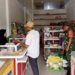 Monitoring Harga Pasar Jadi Upaya Babinsa Batee Shoek Jaga Kesejahteraan Masyarakat