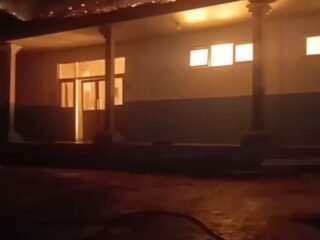 Kebakaran Melanda Satuan Pelayanan Pemenuhan Gizi SPPG Tanjung Jaya 2 yang Berlokasi di Desa Tanjungjaya, Kecamatan Pakenjeng Kabupaten Garut pada Kamis dini hari pukul 01.58 WIB*
