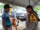 Mas Bhabin Polisi Sahabat Semua Kalangan , Aipda Nanang Sumantri SH. Monitoring Lapak Hewan Qurbab Dan Pastikan Ternak di Lamongan Aman Dari PMK