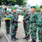Pangdam XV/Pattimura Beri Penghargaan kepada Letkol Inf Hendra Suryaningrat atas Misi Penyelamatan di Tanimbar