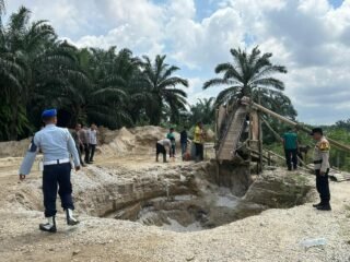 Polisi Gabungan Bubarkan 3 Lokasi Ilegal Mining Di Kualu Pasang Police Line, Pembongkaran Tempat Galian