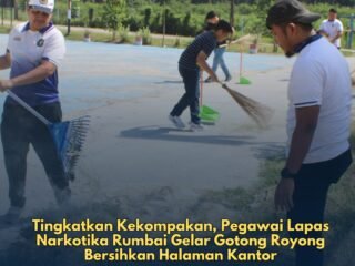Tingkatkan Kekompakan, Pegawai Lapas Narkotika Rumbai Gelar Gotong Royong Bersihkan Halaman Kantor