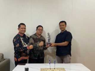 *FH UNESA dan LBH PLATO Luncurkan “Magang Berdampak”, Cetak Calon Penegak Hukum Berintegritas dan Berjiwa Sosial*