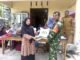 Hadir di Tengah Masyarakat, Babinsa Paya Dampingi Penyaluran Bantuan Pangan Kepada Warga 