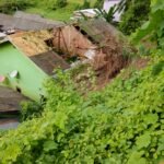 Hujan Ekstrem Picu Longsor di Herlang Bulukumba.Rumah Warga Rusak Berat