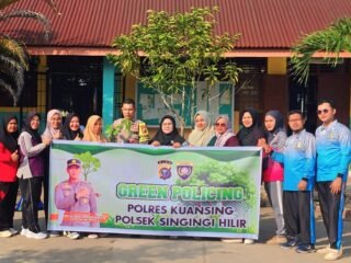 Polsek Singingi Hilir Gelar Program Green Policing Dan Gerakan Gen Z Cinta Lingkungan Di SDN 004 Tanjung Pauh