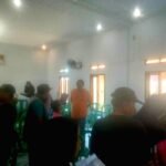 Kades Cipanengah Hadiri Langsung Pembagian Bansos untuk Warga