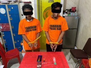 Polsek Kuantan Hilir Ungkap Kasus Penyalahgunaan Sabu Di Pondok Kebun, Dua Pengguna Diamankan