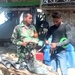 Babinsa Paya Berikan Motivasi kepada Nelayan Gurita, Ingatkan Pentingnya Keselamatan Melaut