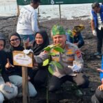 Hari Lingkungan Hidup Dengan Tanam Mangrove Di Dumai, Kapolda Riau : Satu Pohon Menjadi Benteng Oksigen