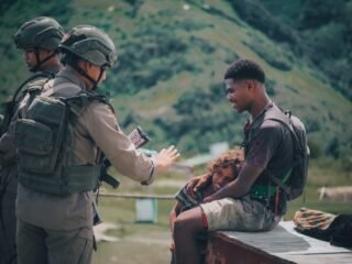 Patroli Humanis Ops Damai Cartenz 2026 Perkuat Stabilitas Keamanan di Distrik Kiwirok