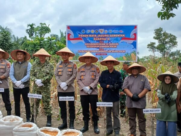 Kapolsek Kampar AKP Asdisyah Mursyid SH Antar Langsung Hasil Panen Petani Ke Bulog, Wujud Nyata Dukungan Ketahanan Pangan Nasional