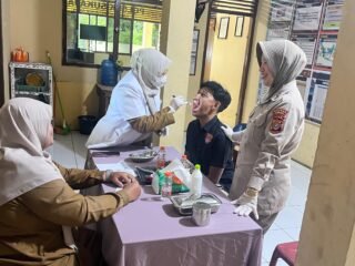 Bakti Kesehatan Klinik Polres Sabang Sambut HUT Bhayangkara ke-80.