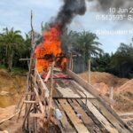 Polsek Hulu Kuantan Tertibkan Aktivitas Diduga PETI Di Desa Serosah, Peralatan Dimusnahkan