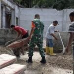 Dari Teritorial ke Sosial, Babinsa Keuneukai Gotong Royong Bantu Pekerjaan Warga 