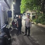 BHABINKAMTIBMAS KELURAHAN JATIKRAMAT RUTIN LAKUKAN MONITORING WILAYAH DENGAN SAMBANG POS KEAMANAN