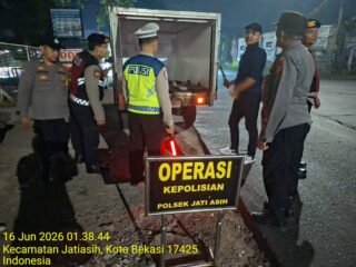 POLSEK JATIASIH RUTIN GELAR RAZIA STASIONER DAN PATROLI WILAYAH, ANTISIPASI KEJAHATAN JALANAN CIPTAKAN SITUASI YANG AMAN DAN KONDUSIF