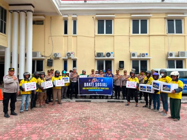 Sambut Hari Bhayangkara Ke-80 tahun 2026, Hari ini Ratusan Paket Bansos Disalurkan