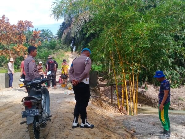 Jembatan Merah Putih Di Desa Sungai Kuning Capai 80 Persen, Kapolres Kuansing Tekankan Pengawasan Kualitas Pembangunan