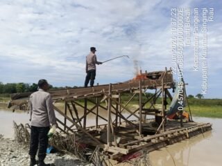 Polsek Pangean Tertibkan Aktivitas PETI Di Desa Tanah Bekali, Tiga Rakit Dimusnahkan