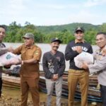 Ekspedisi Green Policing Polda Riau, 17 Desa Kampar Terima Sembako Dan Cek Kesehatan