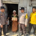 Polsek Singingi Salurkan Bantuan Sembako Kepada Warga Kurang Mampu Lewat Program Jumat Barokah