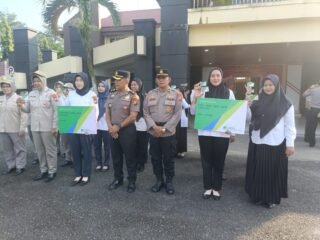 Kapolres Kuansing Serahkan Simbolis Kartu BPJS Ketenagakerjaan Kepada PPPK Dan PHL