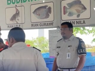 Lapas Narkotika Kelas IIB Rumbai Tebar 2.000 Benih Lele, Wujudkan Pembinaan Kemandirian Dan Dukung Program Ketahanan Pangan