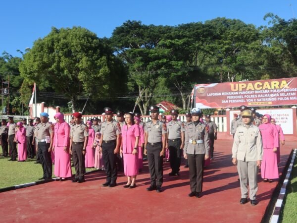 Kapolres Halmahera Selatan Pimpin Korps Raport, 47 Personel Terima Kenaikan Pangkat