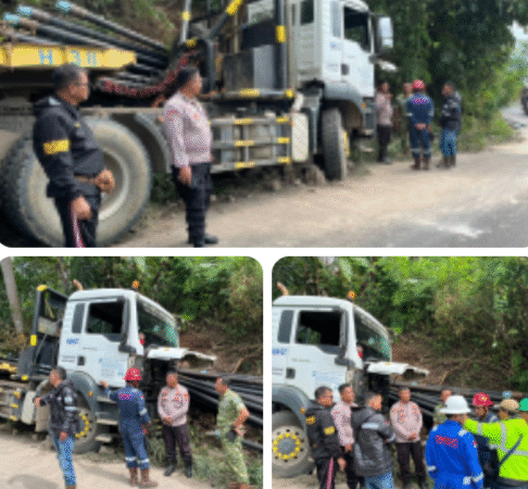 Polsek Pulau Panggung Bantu Evakuasi Truk Tronton Diduga Rem Blong di Tanjakan Leter S