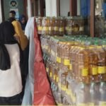 Pemdes Cibunarjaya Salurkan Bantuan Pangan, 15.036 KPM Terima Beras dan Minyak Goreng