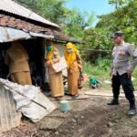 Peduli Kemanusiaan Bhabinkamtibmas Polsek Sarirejo dampingi Pemeriksaan Kesehatan Rutin Warga