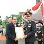 Hari Bhayangkara Ke-80, Kapolres Kuansing Beri Reward Kepada Personel Berprestasi Pendukung Tugas Polri