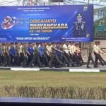 DI HARI ULANG TAHUN KE 80 BAYANGKARA GUBERNUR SULAWESI UTARA YULIUS SELWANUS SE .PIMPIN UPACARA