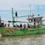 Satpolairud Polres Lamongan Koordinasi Intensif Cari KMN ENTOK yang Hilang Kontak di Perairan Kangean   