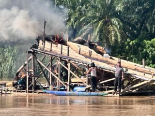 Polsek Cerenti Tertibkan 12 Rakit Dompeng Di Sungai Kuantan